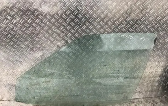 Peugeot 605 Front door window glass four-door