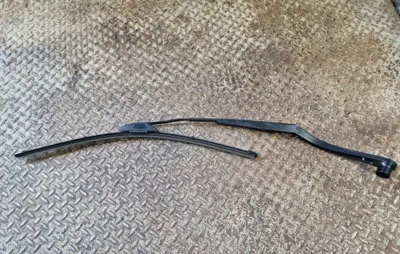 Dodge Challenger Windshield/front glass wiper blade 