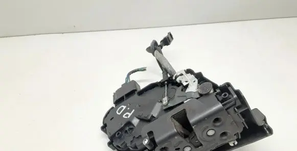 Volvo S80 Front door lock 30784486