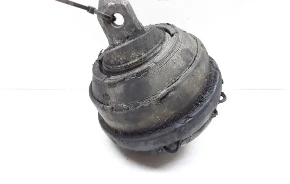BMW 5 E39 Engine mount bracket 1096514