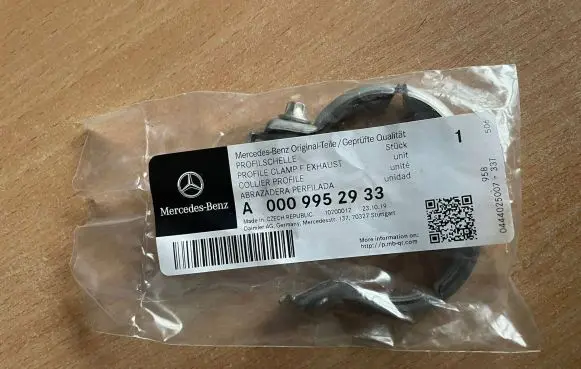 Mercedes-Benz C W205 Muffler pipe connector clamp A0009952933