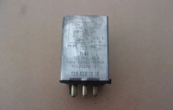 Mercedes-Benz S W126 Charging relay 1268201310