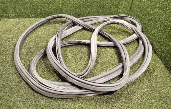 Rear door rubber seal (on body)