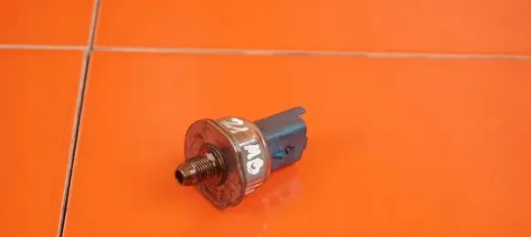 Nissan Juke I F15 Fuel pressure sensor 21MB38