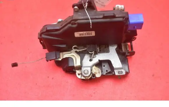 Seat Altea XL Rear door lock 7L0839016
