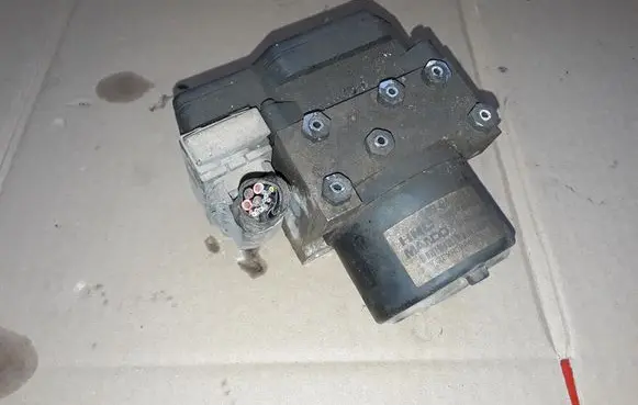 Hyundai Trajet ABS Pump 589203A300 BH60106300 5WY7402A