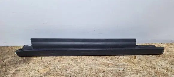 Front sill (body part)