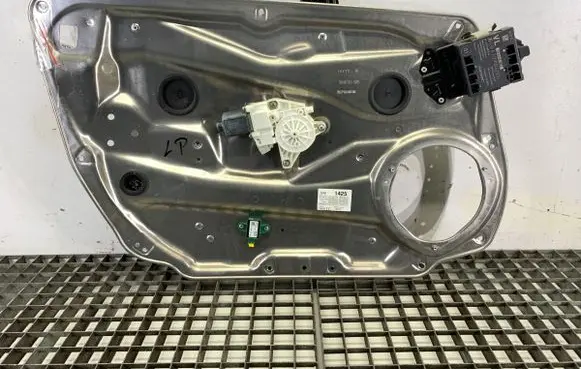 Mercedes-Benz E W212 Front door window regulator with motor 981692105