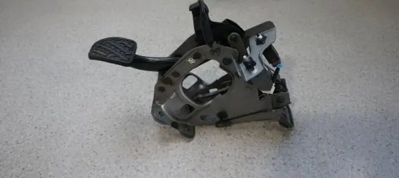 Infiniti Q50 Brake pedal