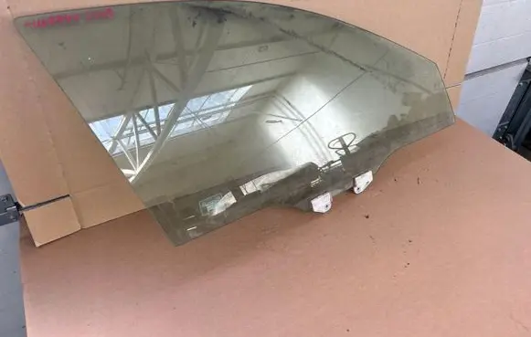 Honda Accord Front door window glass four-door