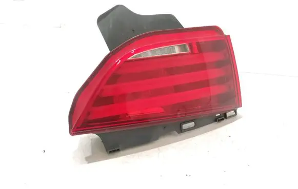 Nissan Navara D40 Tailgate rear/tail lights