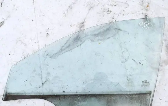 KIA Rio Front door window glass four-door