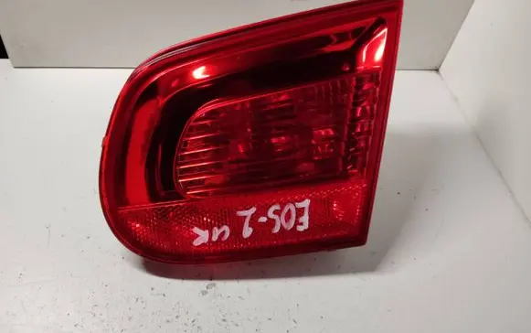 Tailgate rear/tail lights