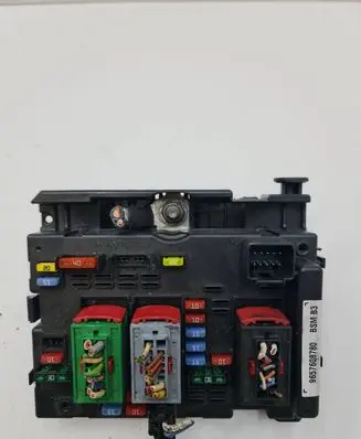 Peugeot 206 Fuse module 9657608780 86137063