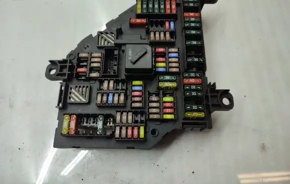 BMW 7 F01 F02 F03 F04 Fuse module 9151322