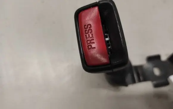 Toyota Avensis T250 Rear seatbelt buckle 121131