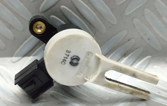 Opel Zafira C Clutch pedal sensor 25889337 3714C