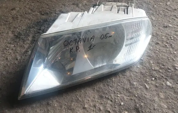 Skoda Octavia Mk2 (1Z) Headlight/headlamp