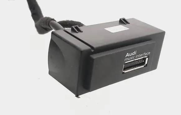 Audi A3 S3 8V USB socket connector 8V0035736