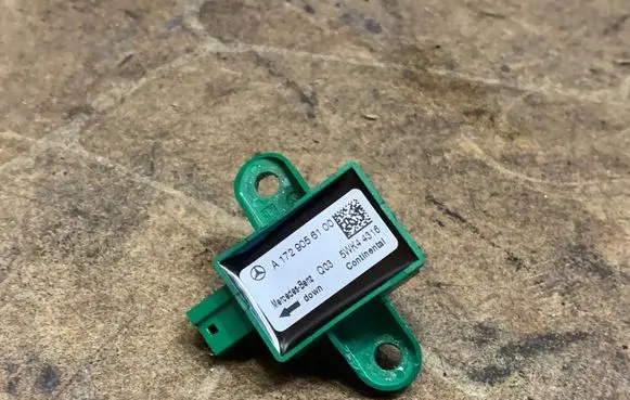 Mercedes-Benz E C207 W207 Airbag deployment crash/impact sensor A1729056100