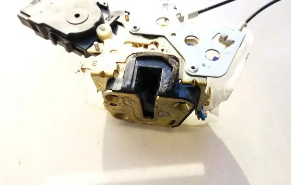 Subaru Forester SF Front door lock
