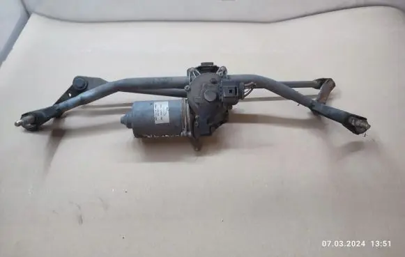 Jaguar XF Front wiper linkage and motor 8X2317500BD