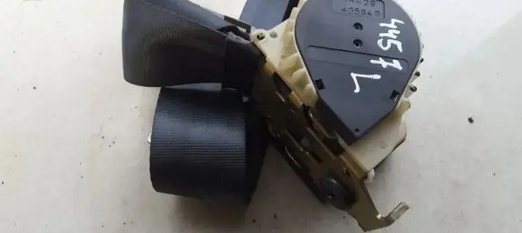 Rear seatbelt