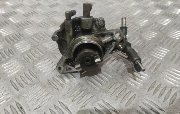 Opel Astra H Vacuum pump 55193232