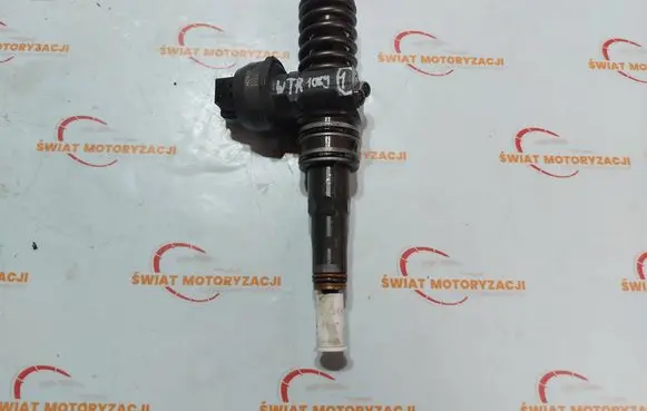 Volkswagen Golf VI Fuel injector 038130073BN
