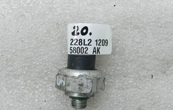 Mercedes-Benz E W212 Air conditioning (A/C) pressure sensor A2110000283
