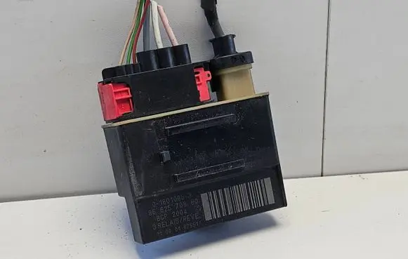 Peugeot 508 Glow plug pre-heat relay 018010953 9662570880 09016755