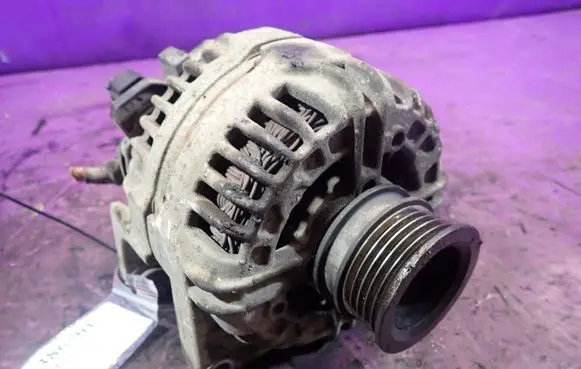Opel Zafira B Generator/alternator 