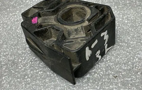 Audi A3 S3 8L Radiator mount bracket 1J0806155A