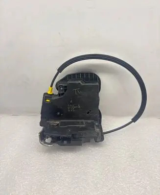 Opel Astra K Front door lock 915C3039077