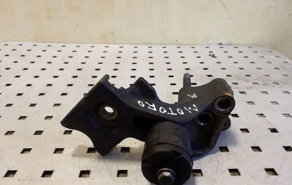 Toyota Prius (XW20) Engine mounting bracket