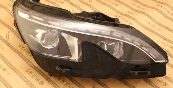 Peugeot 5008 II Headlight/headlamp 89911449