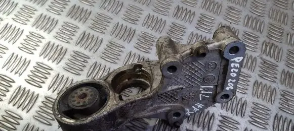 Peugeot 206 Engine mounting bracket