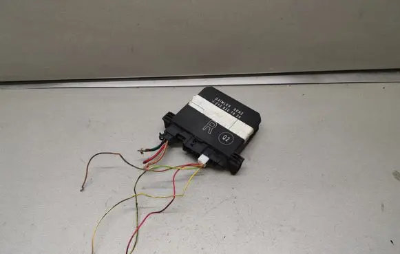 Mercedes-Benz E W210 Door control unit/module 2108207826