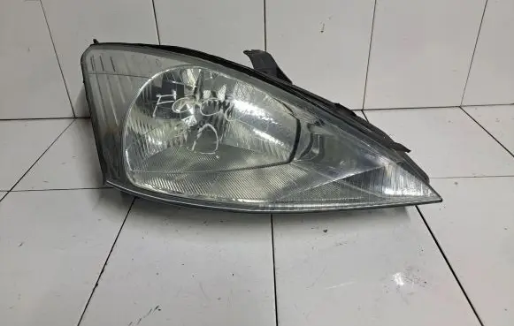 Ford Focus Headlight/headlamp XS4X13005