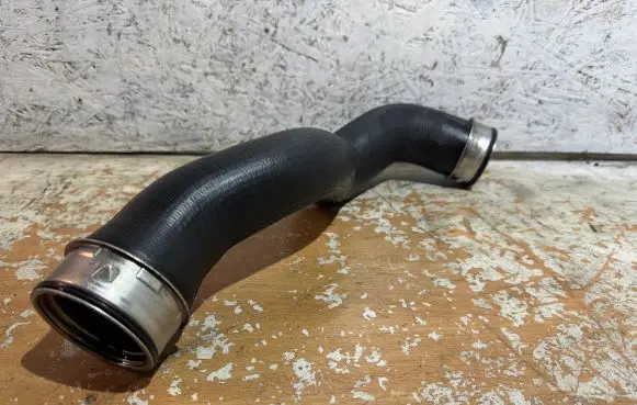 Mercedes-Benz CLK A209 C209 Intercooler hose/pipe A2095281182