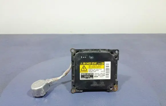 Toyota Avensis T270 Voltage converter/converter module 8596751051