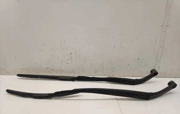 Hyundai Kona I Front wiper blade arm
