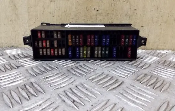 Volkswagen Polo V 6R Fuse module 6R0937615A
