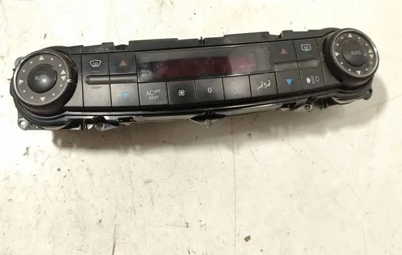 Mercedes-Benz E W211 Climate control unit 2118300685 00080303