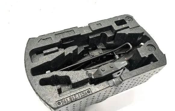 Volkswagen PASSAT B8 USA Tool set 561012115A 561012115
