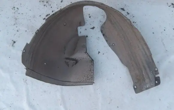 Front wheel arch liner splash guards