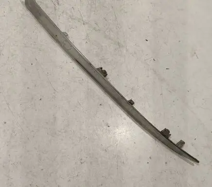 Front bumper splitter molding
