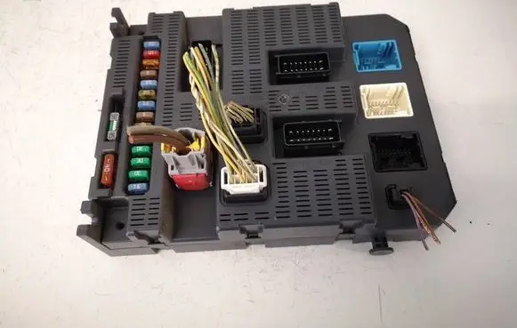 Citroen C4 I Fuse box set 9663798580