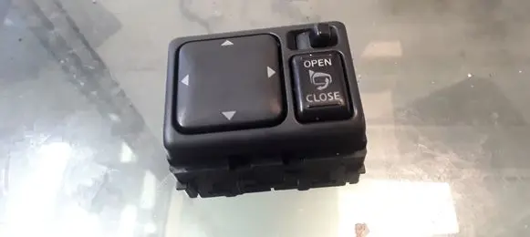 Nissan X-Trail T30 Wing mirror switch