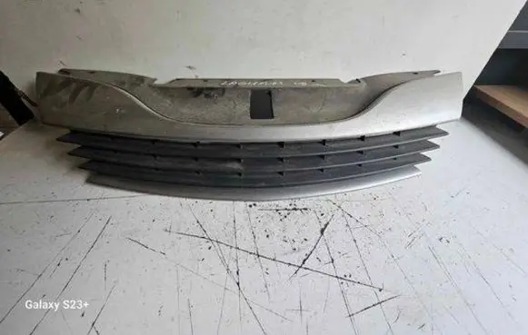 Renault Laguna II Front grill 8200012581